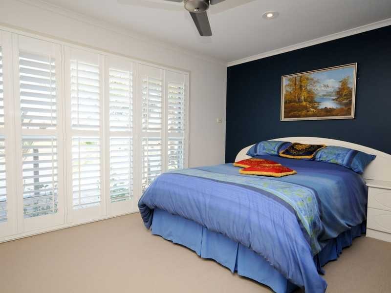 2 Salamander Court, Mermaid Waters QLD 4218