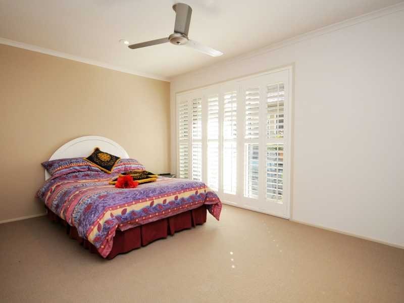 2 Salamander Court, Mermaid Waters QLD 4218