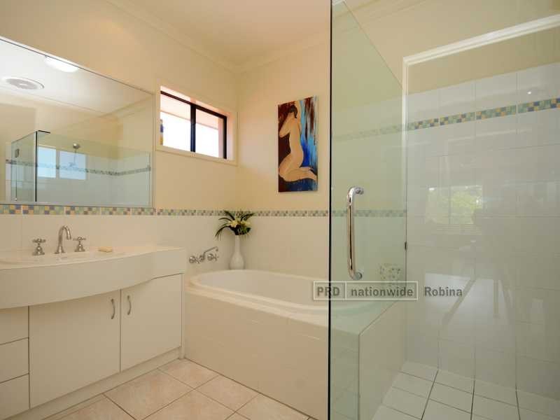 17 Observatory Drive, Reedy Creek QLD 4227