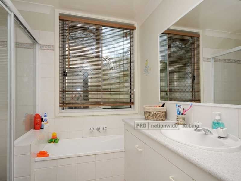 39 Breakwater Rd, Robina QLD 4226