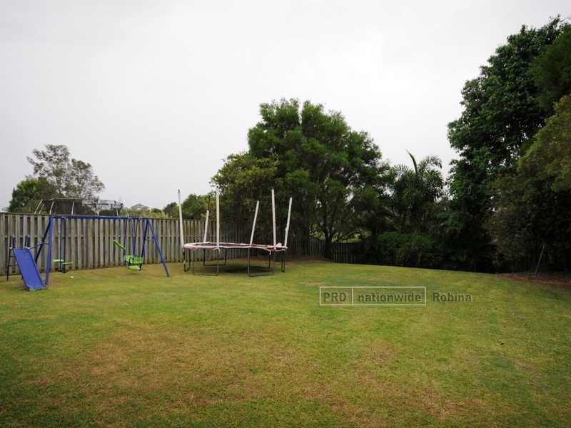 39 Breakwater Rd, Robina QLD 4226