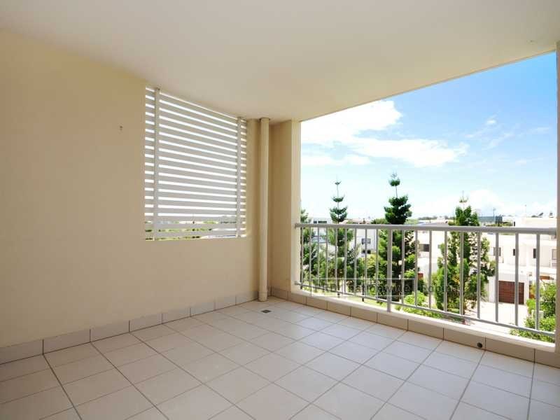 Unit 8/64 Riverwalk Avenue, Robina QLD 4226