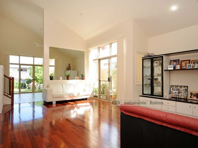 5 Cezaire Avenue, Varsity Lakes QLD 4227