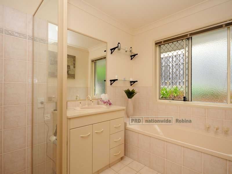 4 Madeline Street, Mudgeeraba QLD 4213