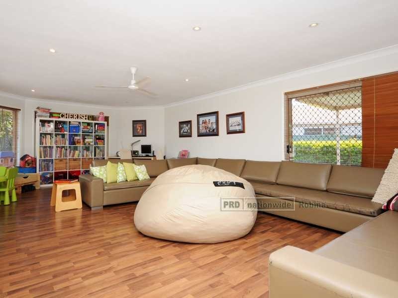 27 Coronet Crescent, Burleigh Waters QLD 4220