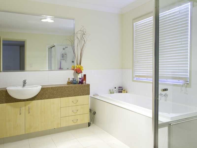 18 Royal Woods Drive, Robina QLD 4226