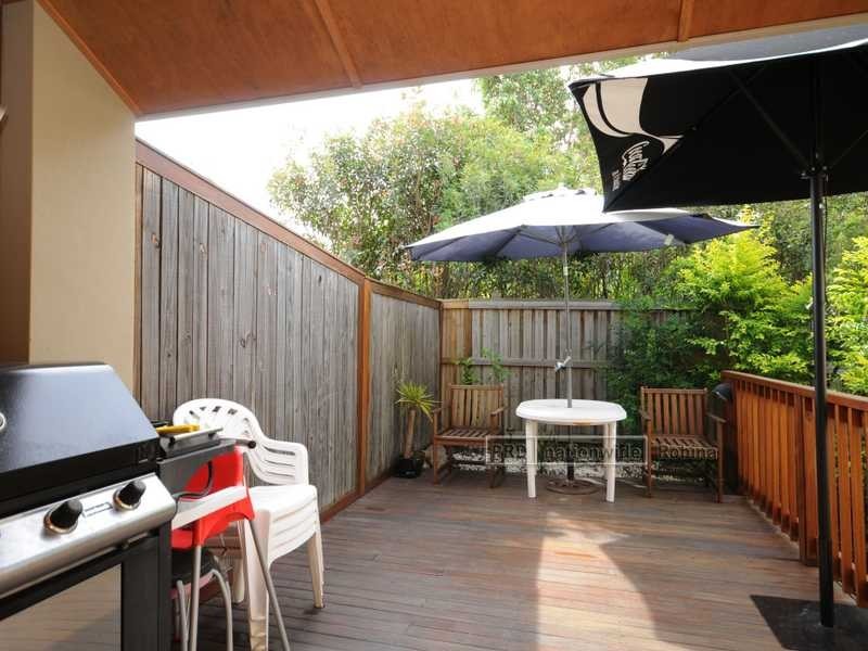 Unit 2/11 Winton Terrace, Varsity Lakes QLD 4227
