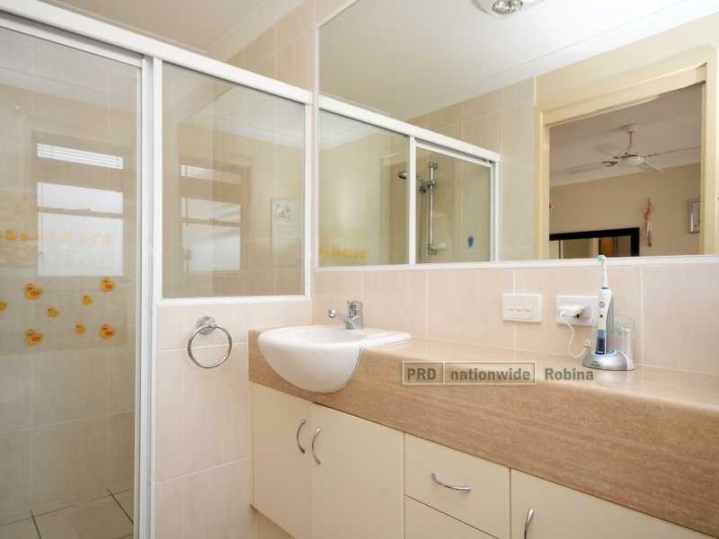 Unit 2/11 Winton Terrace, Varsity Lakes QLD 4227