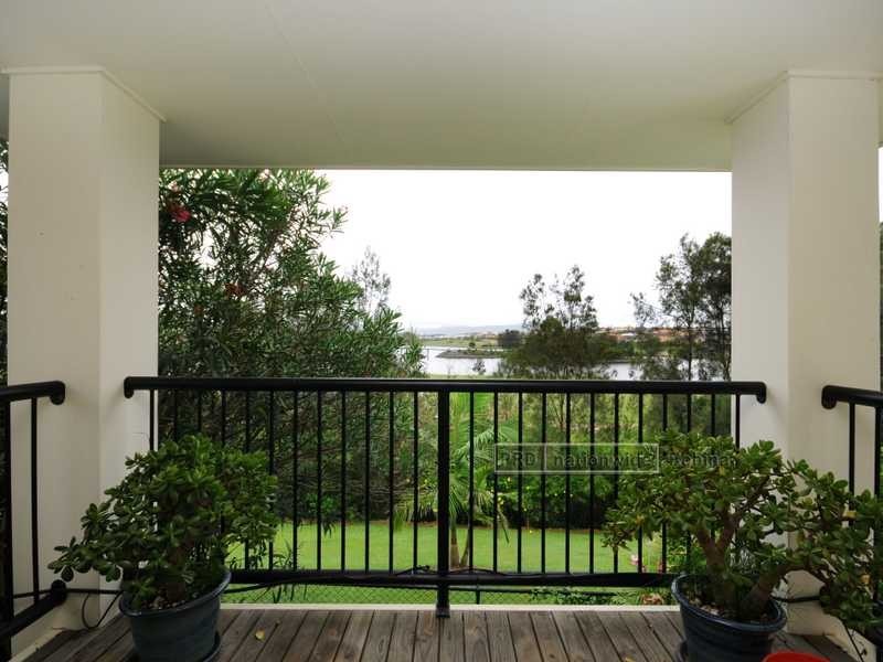 Unit 4/323 Christine Avenue, Varsity Lakes QLD 4227