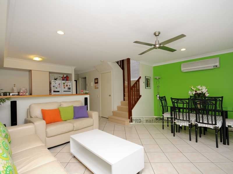 Unit 4/323 Christine Avenue, Varsity Lakes QLD 4227