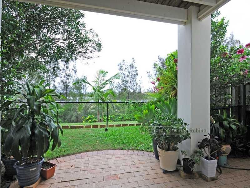 Unit 4/323 Christine Avenue, Varsity Lakes QLD 4227