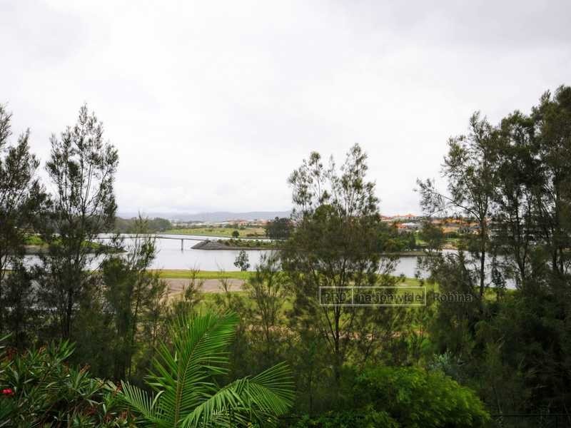 Unit 4/323 Christine Avenue, Varsity Lakes QLD 4227