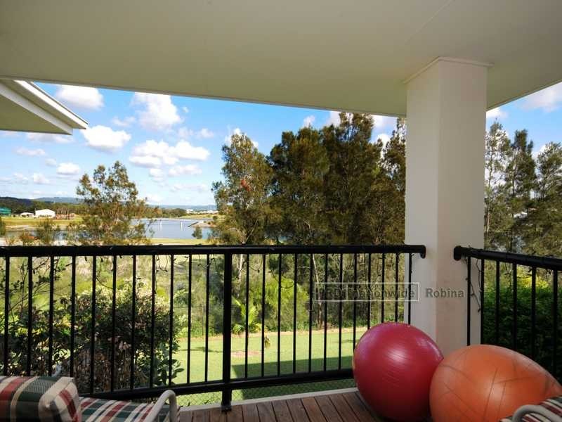 Unit 6/323 Christine Avenue, Varsity Lakes QLD 4227