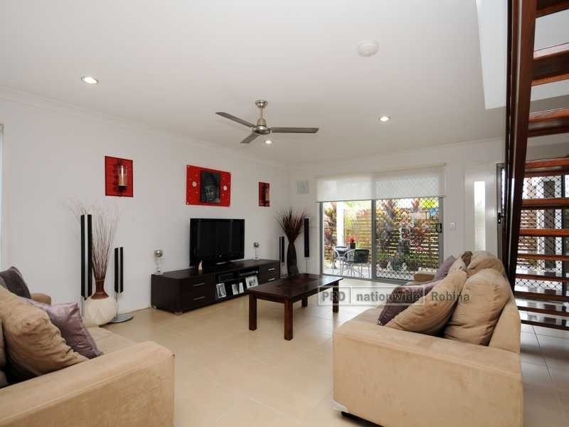 10 Valencia Boulevard, Burleigh Waters QLD 4220