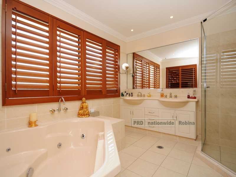 17 Applegum Court, Robina QLD 4226