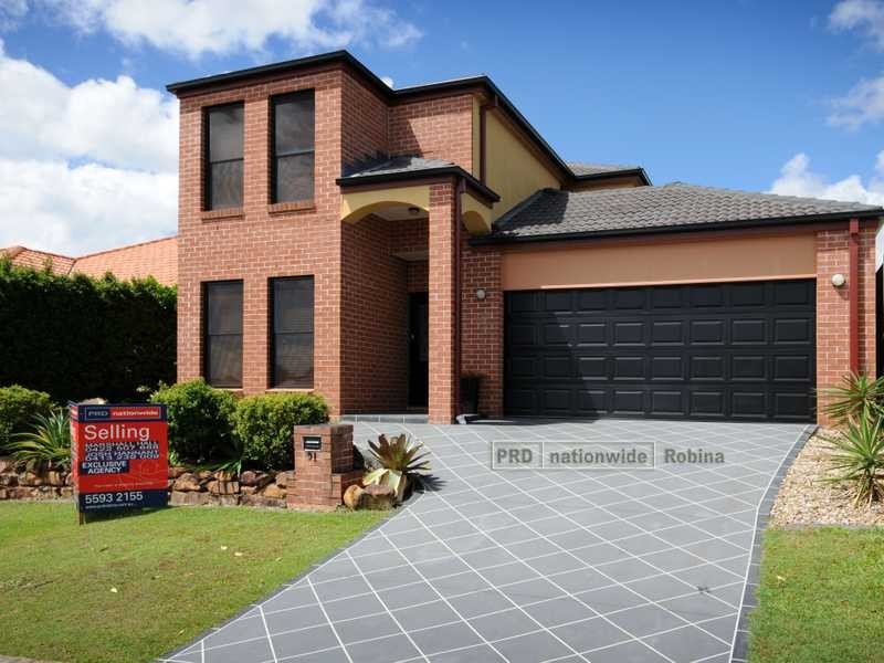 51 Lantau Crescent, Varsity Lakes QLD 4227