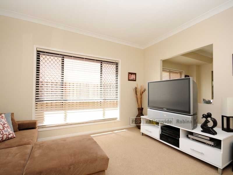 51 Lantau Crescent, Varsity Lakes QLD 4227