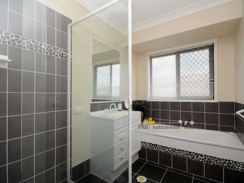 51 Lantau Crescent, Varsity Lakes QLD 4227