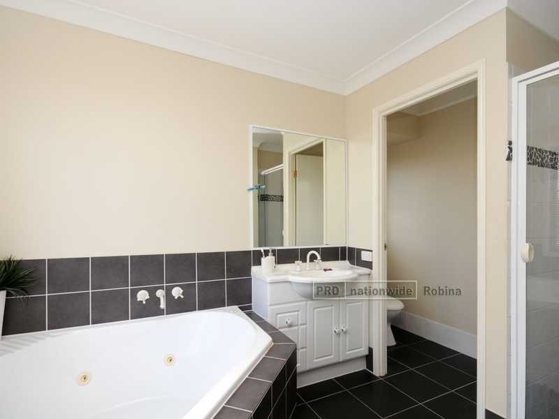 51 Lantau Crescent, Varsity Lakes QLD 4227