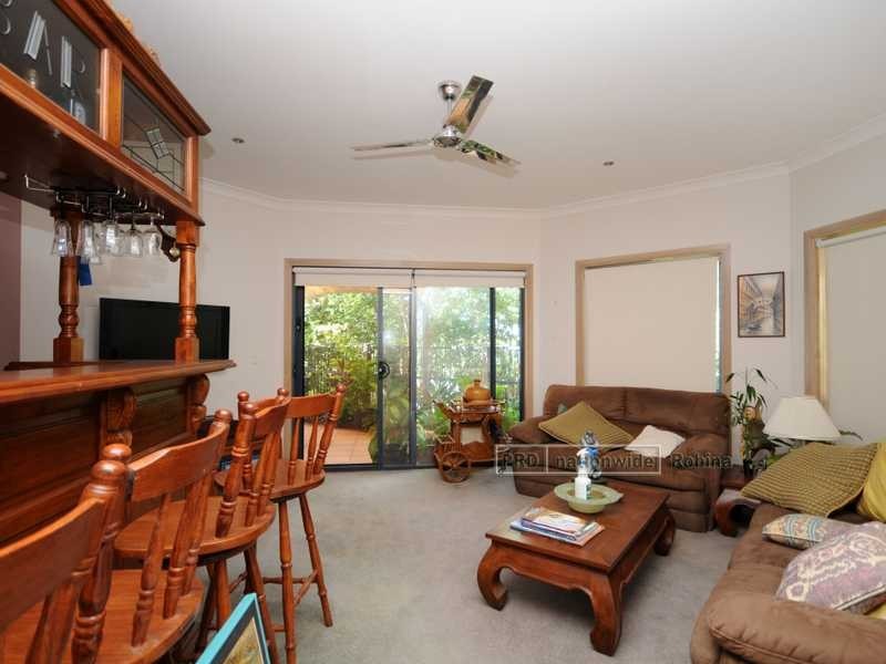 16 Waimea Drive, Varsity Lakes QLD 4227