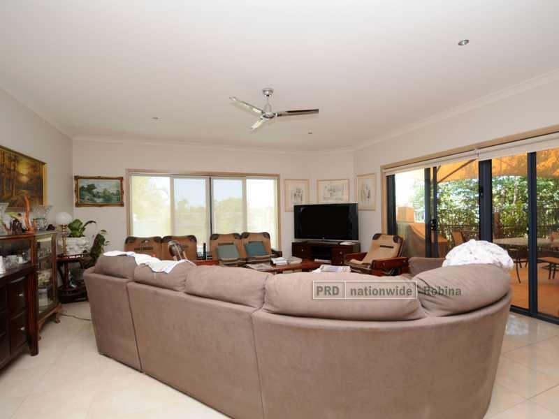 16 Waimea Drive, Varsity Lakes QLD 4227