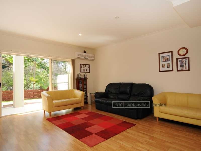 Unit 2/13 Ranier Crescent, Varsity Lakes QLD 4227