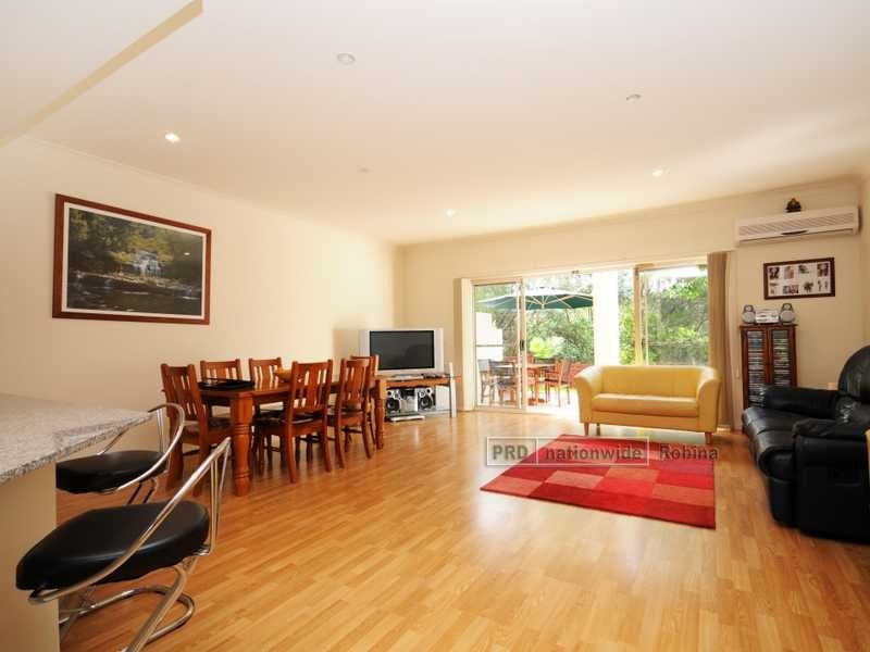 Unit 2/13 Ranier Crescent, Varsity Lakes QLD 4227