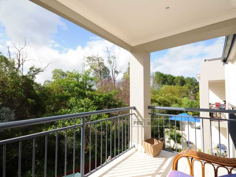 Unit 2/13 Ranier Crescent, Varsity Lakes QLD 4227