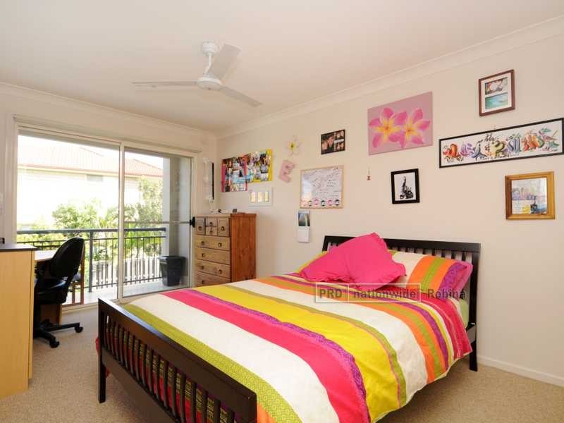 Unit 2/13 Ranier Crescent, Varsity Lakes QLD 4227
