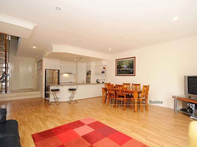 Unit 2/13 Ranier Crescent, Varsity Lakes QLD 4227