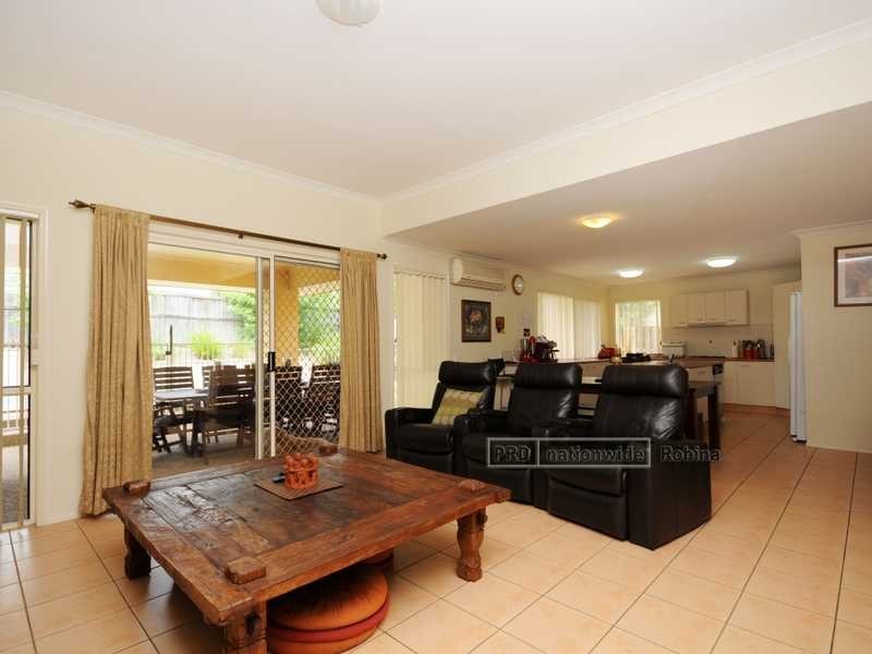 1 Hillbrook Place, Varsity Lakes QLD 4227