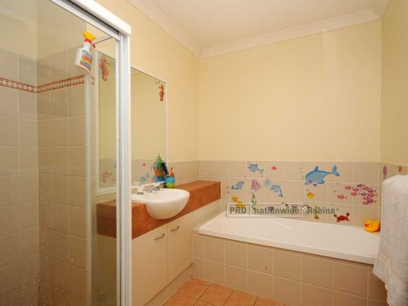 1 Hillbrook Place, Varsity Lakes QLD 4227