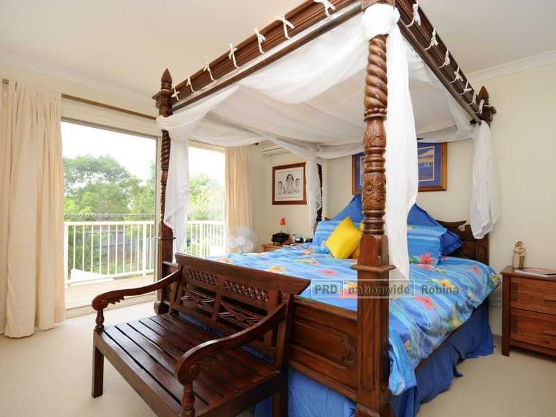 1 Hillbrook Place, Varsity Lakes QLD 4227