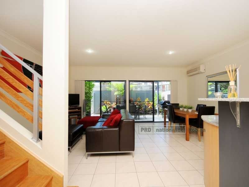 Unit 4/6 Winton Terrace, Varsity Lakes QLD 4227