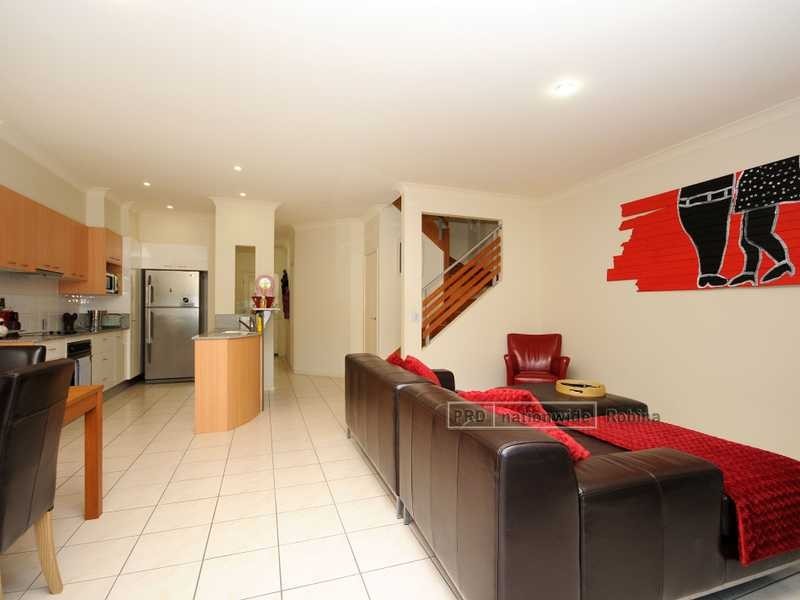 Unit 4/6 Winton Terrace, Varsity Lakes QLD 4227