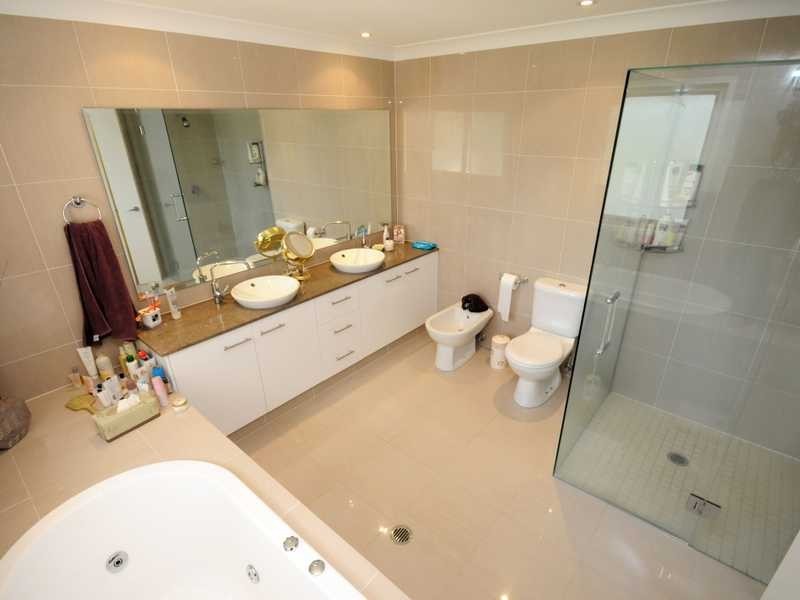 235 Easthill Drive, Robina QLD 4226