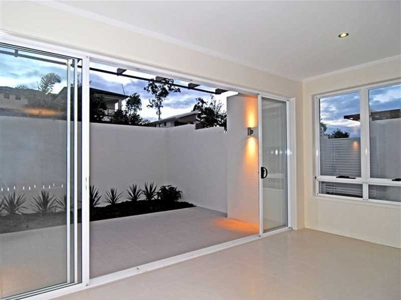 Unit 2/15 Andromeda Parade, Robina QLD 4226