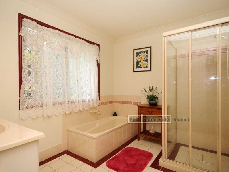 7 Sefton Place, Robina QLD 4226