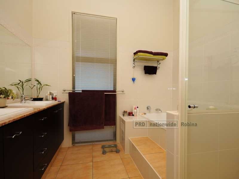 8 Galleria Court, Highland Park QLD 4211