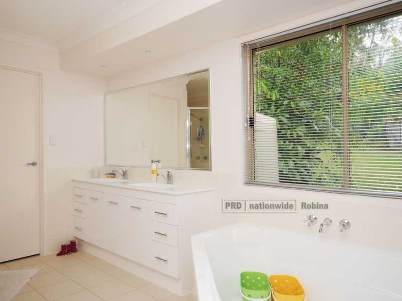 11 Rosalie Court, Gaven QLD 4211