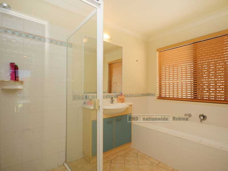 16 Lancewood Circuit, Robina QLD 4226