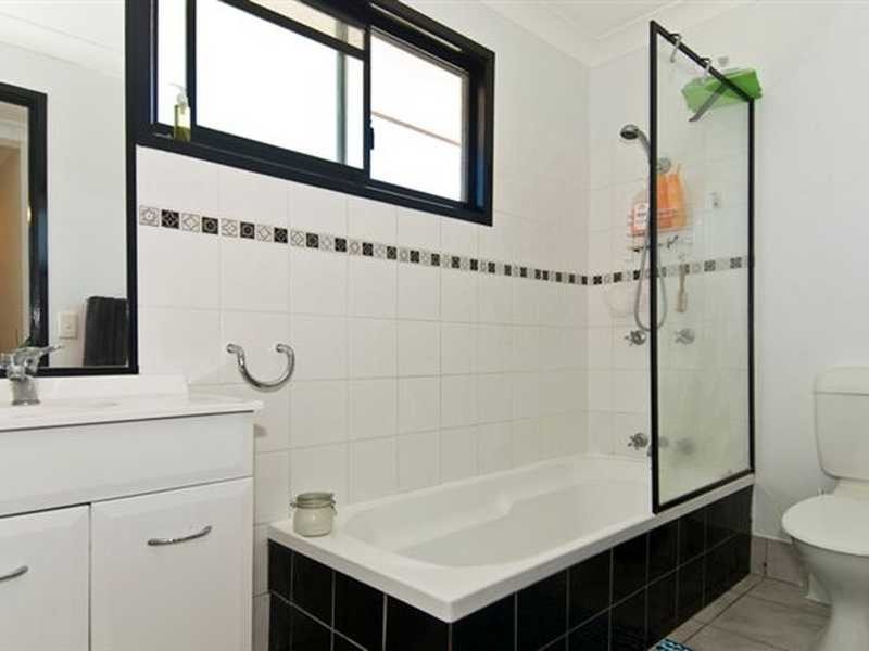 Unit 4/6 Duet Drive, Mermaid Waters QLD 4218