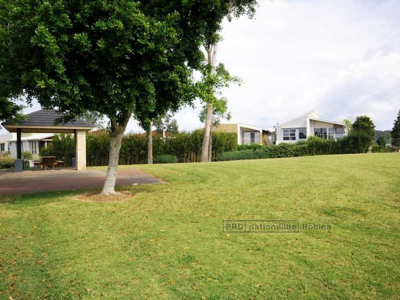 Unit 2/18 Menton Avenue, Varsity Lakes QLD 4227