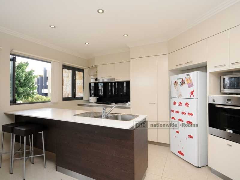 Unit 2/18 Menton Avenue, Varsity Lakes QLD 4227