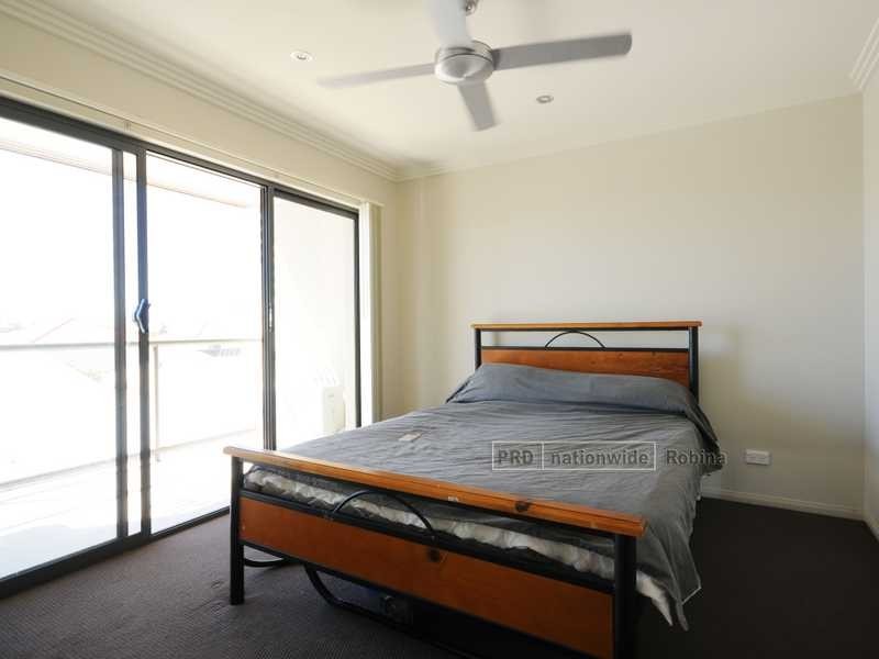 Unit 2/18 Menton Avenue, Varsity Lakes QLD 4227