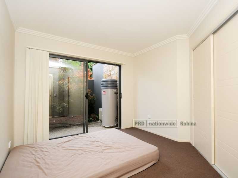 Unit 2/18 Menton Avenue, Varsity Lakes QLD 4227