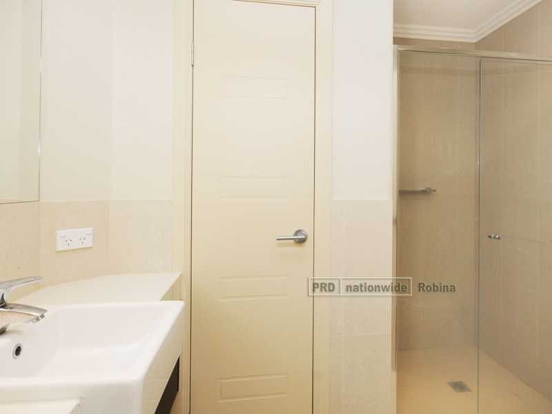 Unit 2/18 Menton Avenue, Varsity Lakes QLD 4227