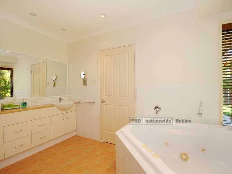 31 Lancewood Circuit, Robina QLD 4226