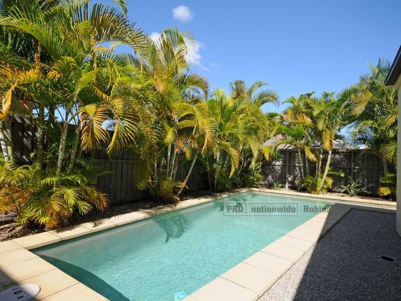 7 Shorehaven Place, Varsity Lakes QLD 4227