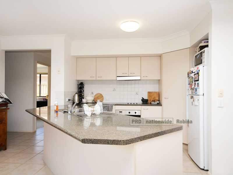 7 Shorehaven Place, Varsity Lakes QLD 4227